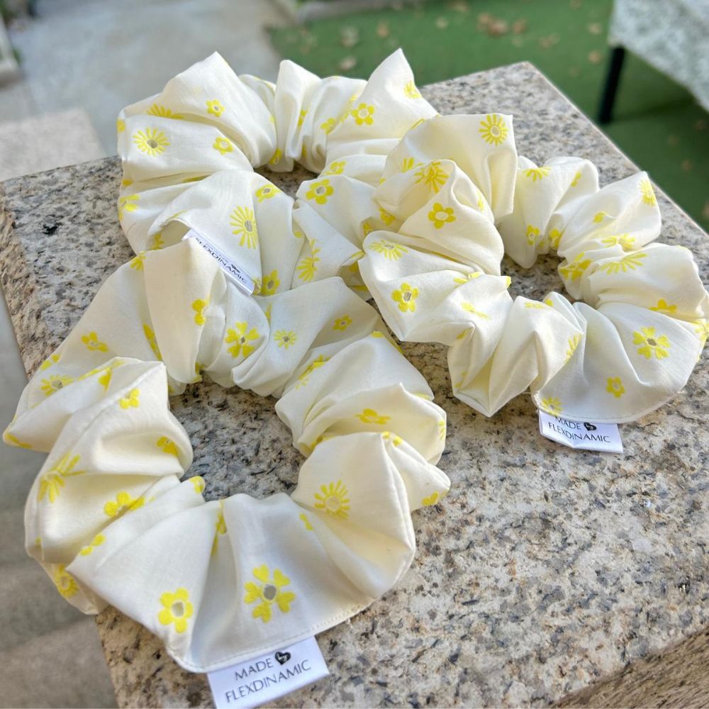 Coletero Floral Blanco Artesanal – Margaritas Amarillas
