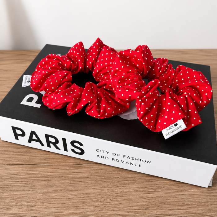 Scrunchie Rojo con Lunares Blancos | Coletero Artesanal para Cabello