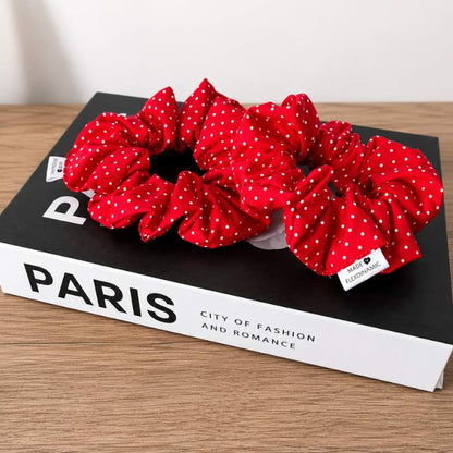 Scrunchie Rojo con Lunares Blancos | Coletero Artesanal para Cabello
